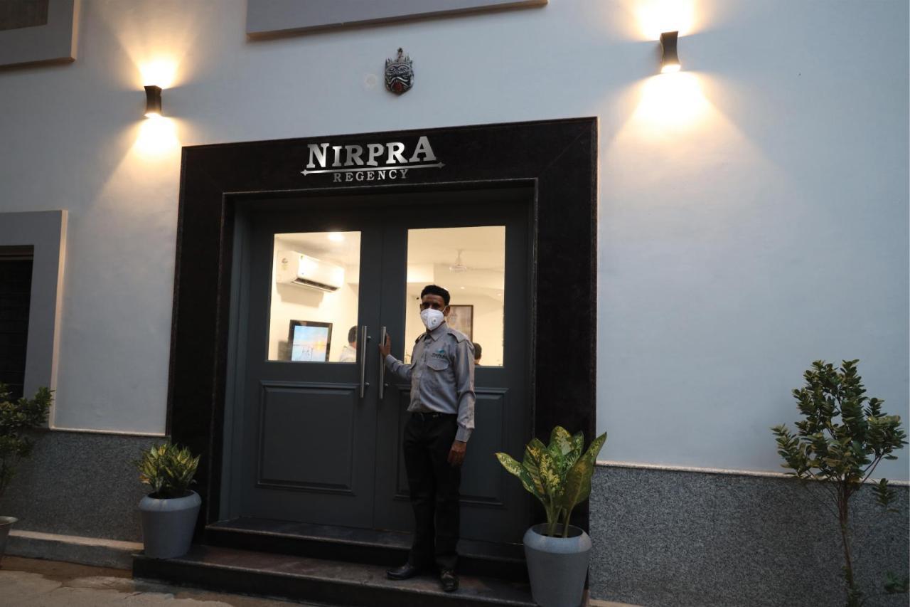 Готель Nirpra Regency Нью-Делі Екстер'єр фото